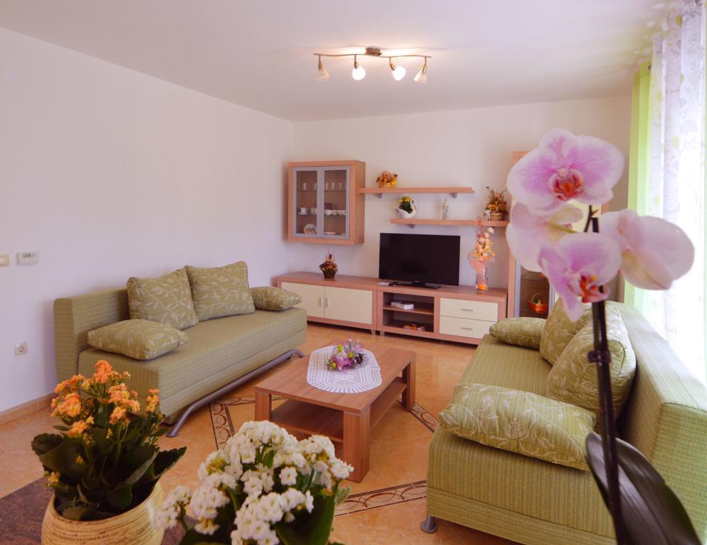 Garden Apartment Maria Vrsar Extérieur photo