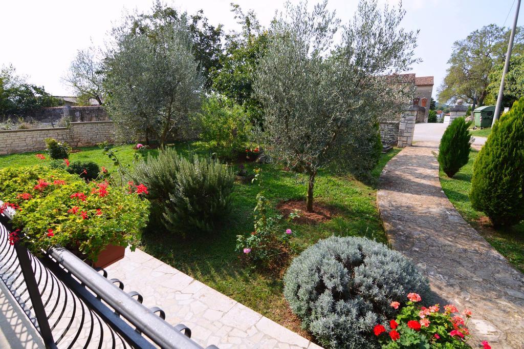 Garden Apartment Maria Vrsar Extérieur photo
