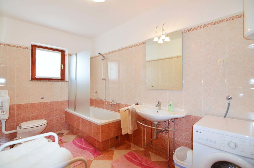Garden Apartment Maria Vrsar Extérieur photo